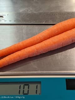 Scale with 2 medium carrots weighing 100 grams